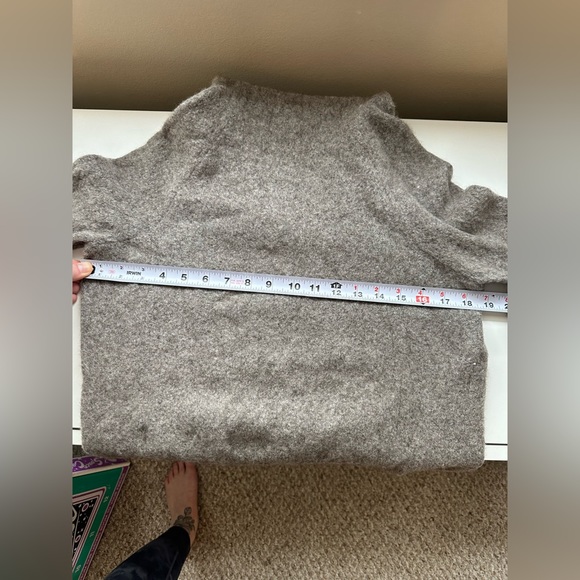 Aritzia Community Wool Turtleneck Sweater - Picture 3 of 8
